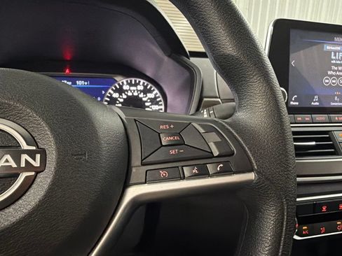 Used 2025 Nissan Altima 2.5 SV FWD image 34