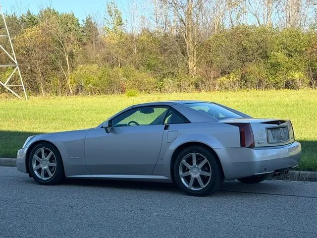 Used 2007 Cadillac XLR RWD image 23