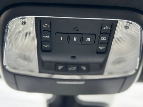 Used 2018 Jeep Grand Cherokee Limited image 33