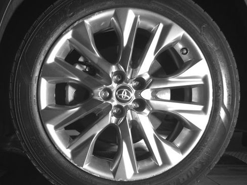 Used 2020 Toyota Highlander Limited AWD/4WD image 9