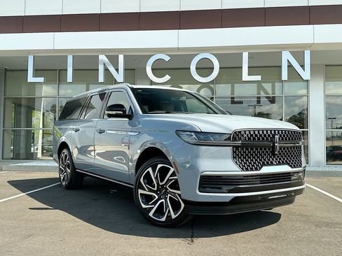 New 2026 Lincoln Navigator L Reserve AWD/4WD image 1