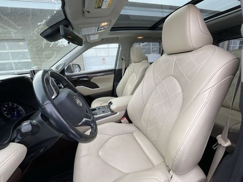 Certified 2021 Toyota Highlander Platinum image 14