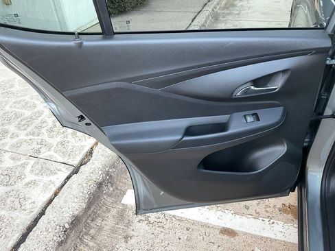 Used 2025 Buick Envista Preferred image 18