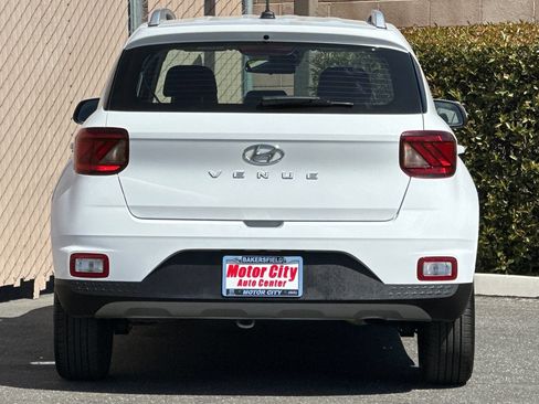 Used 2025 Hyundai Venue SEL FWD image 5