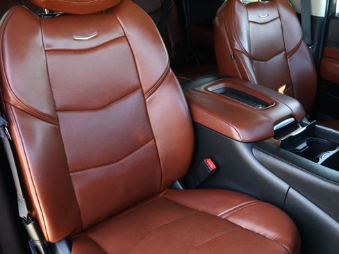 Used 2020 Cadillac Escalade Premium Luxury w/ Escalade Sport Edition image 25