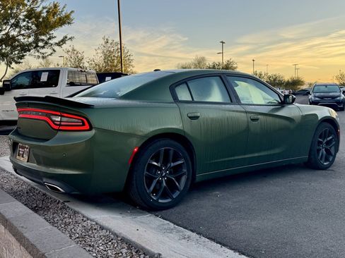 Used 2019 Dodge Charger SXT image 3
