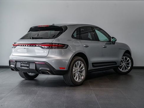 Certified 2025 Porsche Macan image 7
