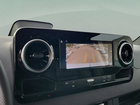 Used 2025 Mercedes-Benz Sprinter 2500 image 23