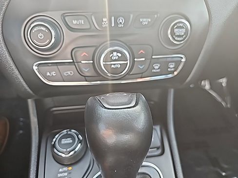 Certified 2023 Jeep Cherokee Altitude Lux image 27