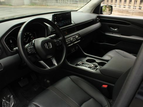 Used 2025 Honda Pilot EX-L image 13