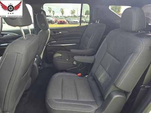 Used 2024 Chevrolet Traverse LT image 11