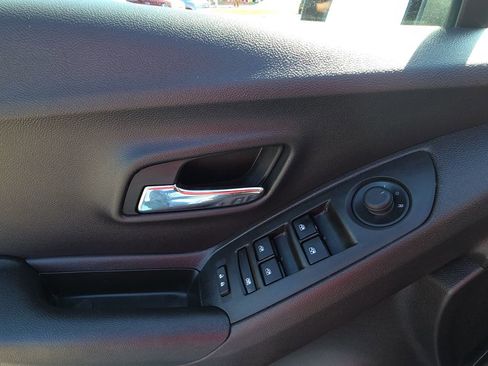 Used 2020 Chevrolet Trax LS w/ Tint and Cruise Package FWD image 13