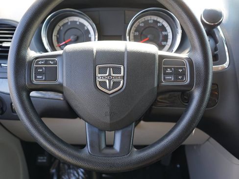 Used 2020 Dodge Grand Caravan SE w/ UConnect Hands-Free Group FWD image 23