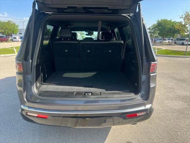 Certified 2024 Jeep Wagoneer L Series II w/ Flexible Seating Group AWD/4WD image 24