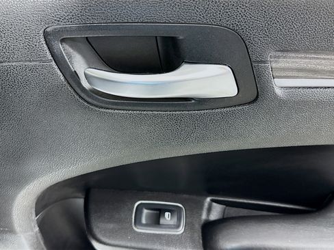 Used 2019 Chrysler 300 Touring w/ Sport Appearance Package image 28