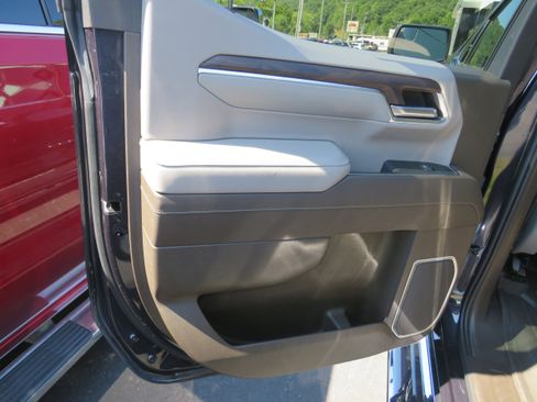 Used 2022 GMC Sierra 1500 SLT w/ SLT Convenience Package image 9