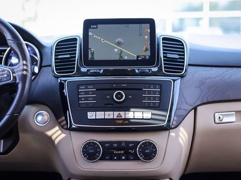 Used 2018 Mercedes-Benz GLE 350 4MATIC image 32