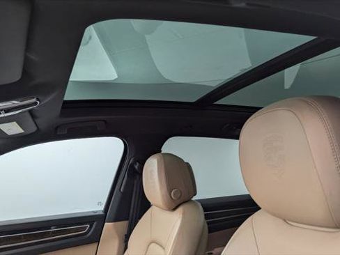 Used 2019 Porsche Cayenne w/ Premium Package image 30