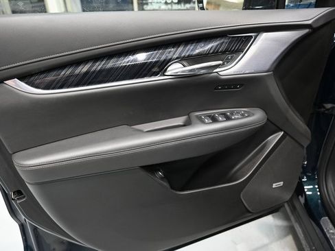 Used 2025 Cadillac XT6 Premium Luxury image 31
