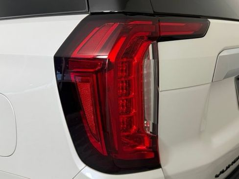 Used 2023 GMC Yukon XL Denali RWD image 13