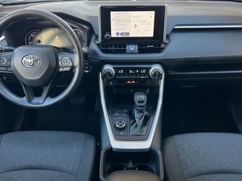 Used 2025 Toyota RAV4 XLE AWD/4WD image 18