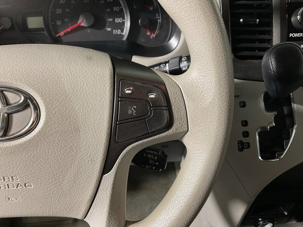 Used 2013 Toyota Sienna LE w/ Towing Pkg FWD image 25
