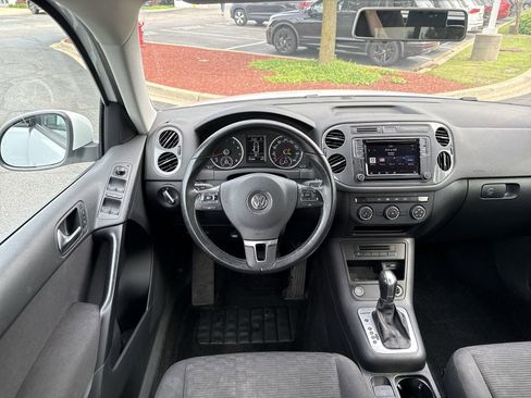 Used 2018 Volkswagen Tiguan Limited image 15