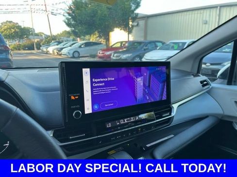 Used 2025 Toyota Sienna XLE FWD image 22