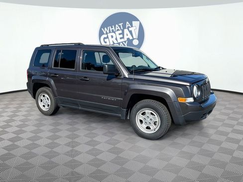 Used 2017 Jeep Patriot Sport w/ Power Value Group image 2