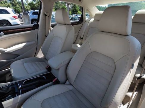 Used 2013 Volkswagen Passat 2.5 SEL Premium FWD image 37