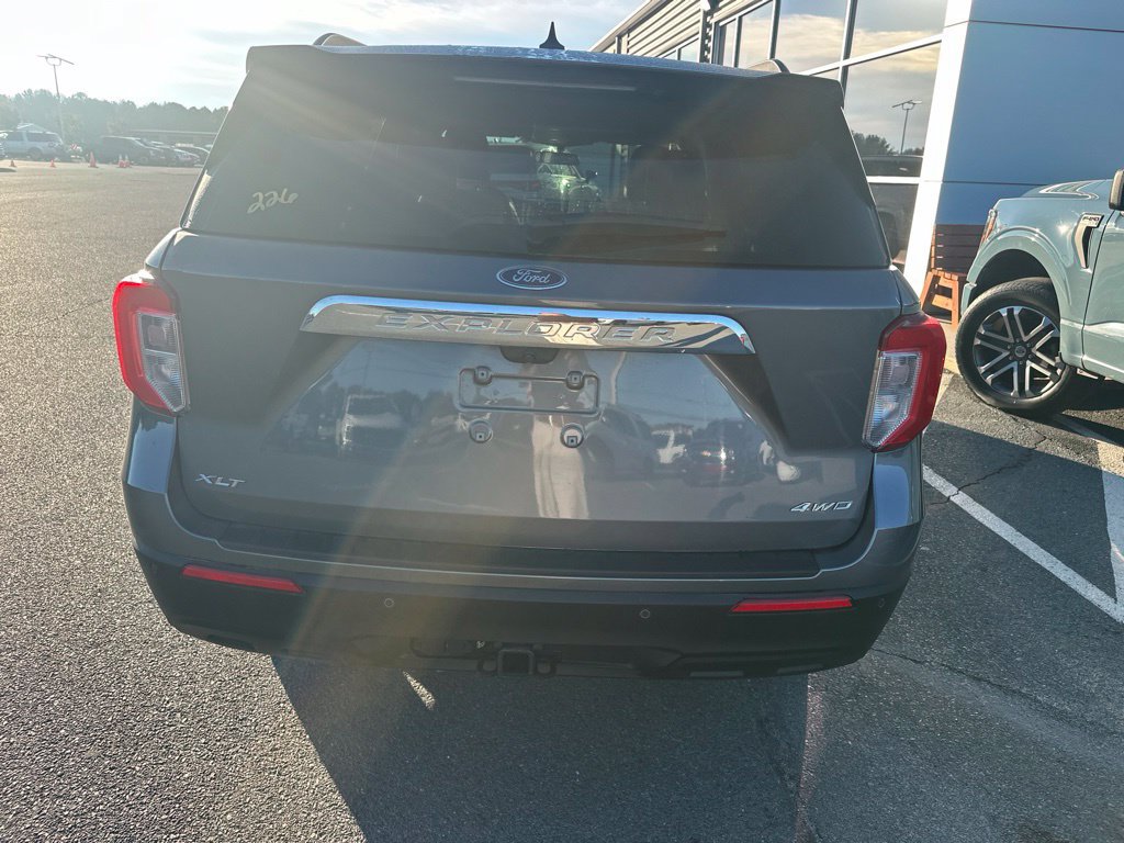 Used 2023 Ford Explorer XLT w/ Equipment Group 202A AWD/4WD image 5