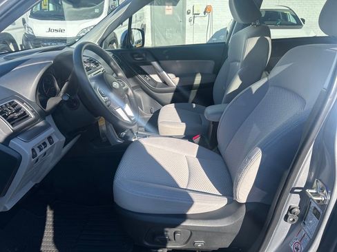 Used 2018 Subaru Forester 2.5i Premium w/ All-Weather Package image 10