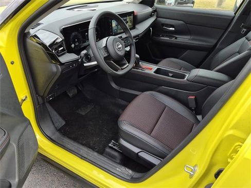 New 2025 Nissan Kicks SR image 8