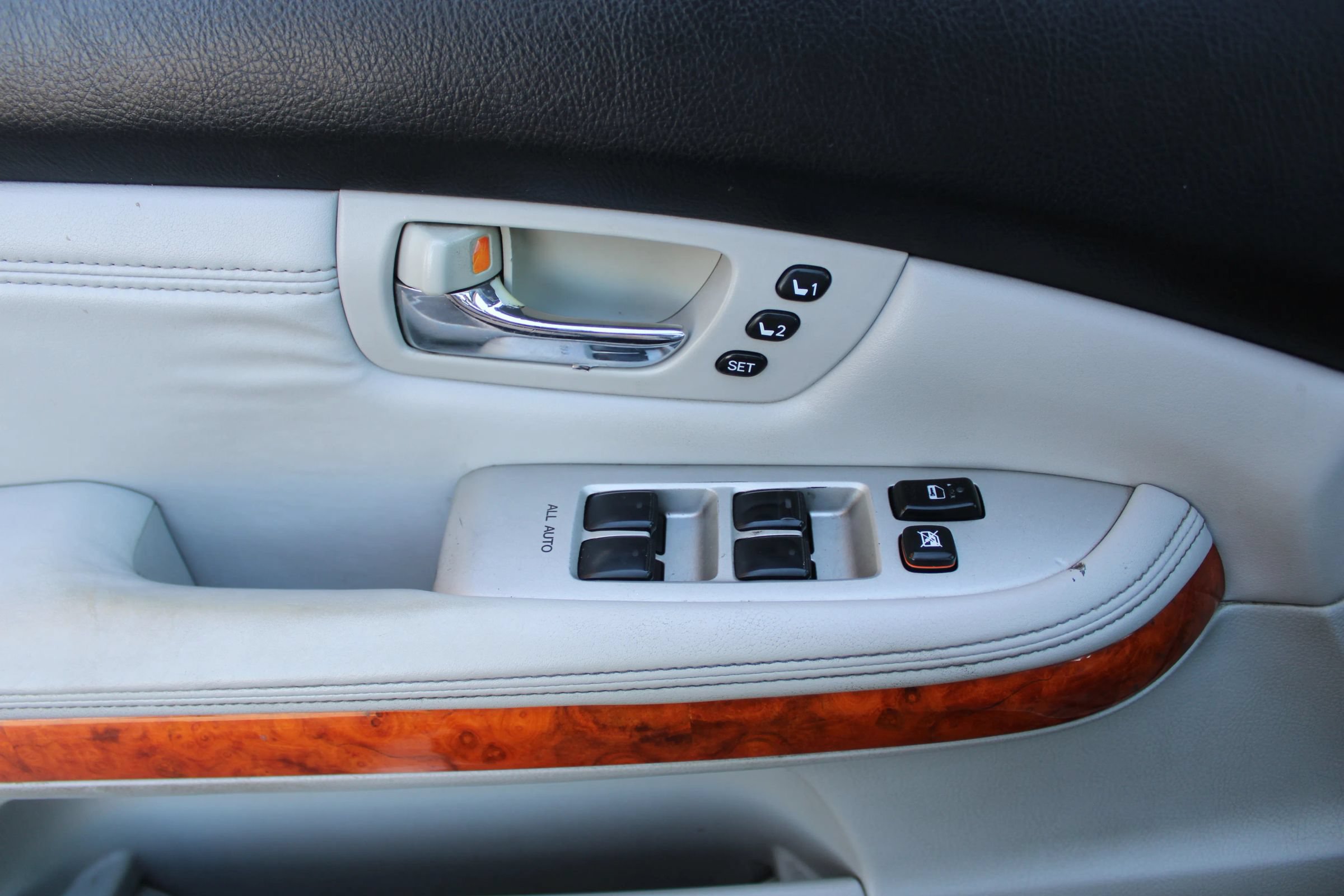 Used 2005 Lexus RX 330 FWD image 7