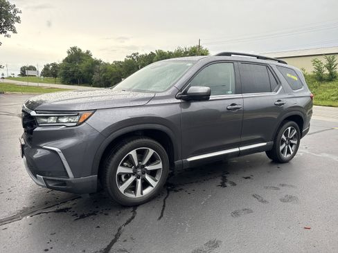 Used 2023 Honda Pilot Elite image 2