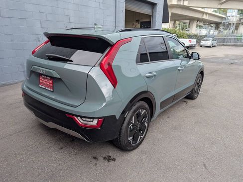 Used 2023 Kia Niro Wave w/ Wave Preserve Package FWD image 3