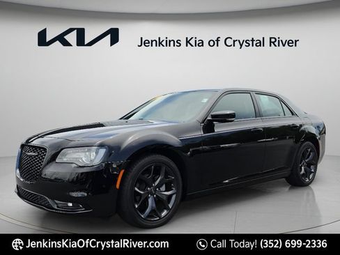 Used 2023 Chrysler 300 S w/ Comfort Group RWD image 13