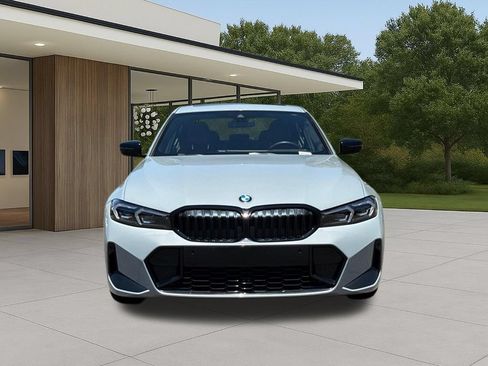 Used 2023 BMW 330i Sedan w/ M Sport Package RWD image 4