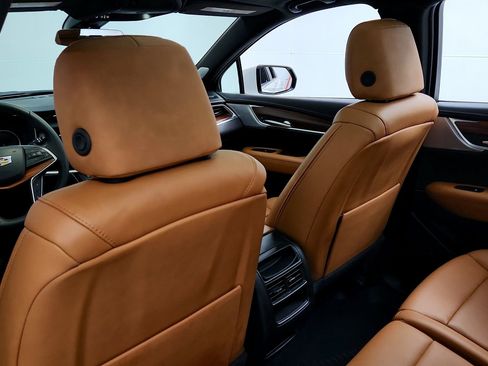 Certified 2025 Cadillac XT5 Premium Luxury w/ LPO, Floor Liner Package AWD/4WD image 26