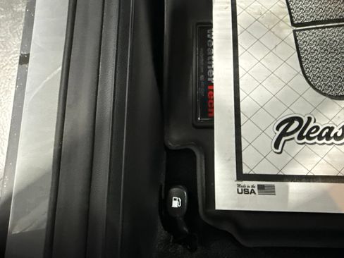 Used 2022 Hyundai Venue Limited FWD image 40