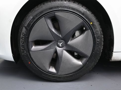 Used 2019 Tesla Model 3 Standard Range Plus image 10