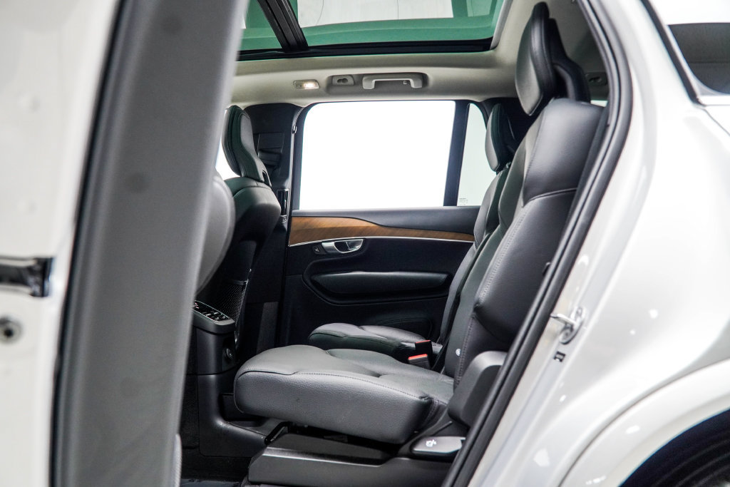 Used 2024 Volvo XC90 T8 Plus AWD/4WD image 43