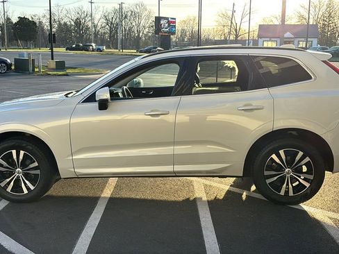 Certified 2023 Volvo XC60 B5 Core w/ Climate Package image 3