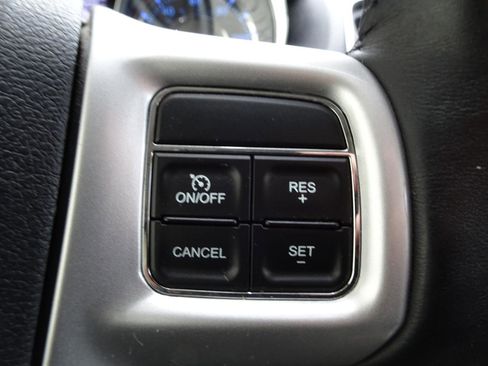 Used 2016 Chrysler Town & Country Touring w/ Driver Convenience Group image 18