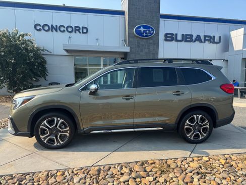 Used 2023 Subaru Ascent Limited w/ Technology Package AWD/4WD image 1