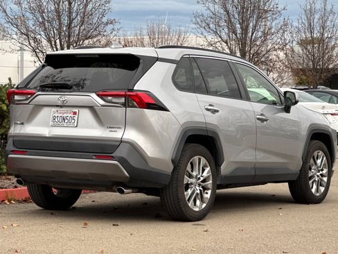 Used 2020 Toyota RAV4 Limited image 4