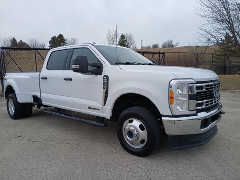 Used 2023 Ford F350 XLT image 1