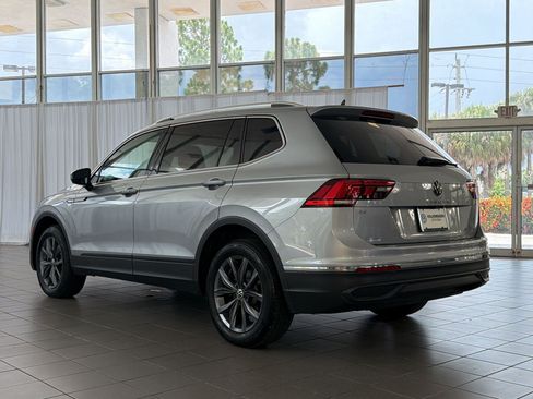 Used 2022 Volkswagen Tiguan SE FWD image 3