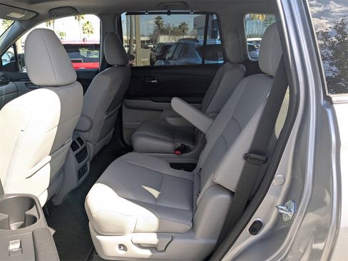 Used 2022 Honda Pilot Touring image 11