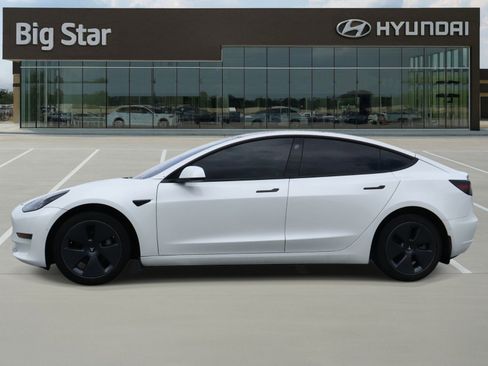 Used 2022 Tesla Model 3 Standard Range RWD image 2